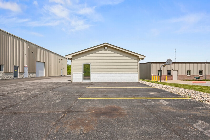 More Photos Of 1110 Applewood Dr, Papillion Warehouse For Sale