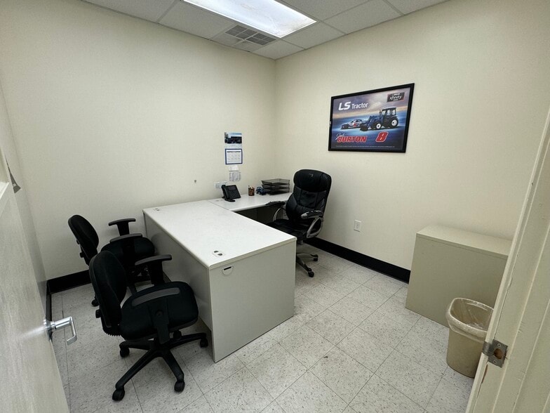 More Photos Of 109 Gelo Rd, Rocky Mount Manufacturing For Lease