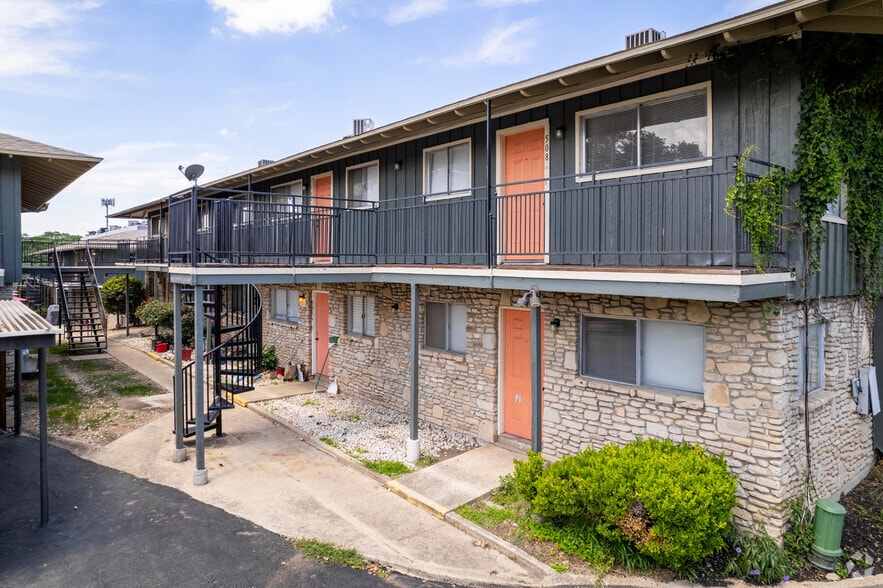 More Photos Of 7314-100 Oak Manor Dr, San Antonio Apartments For Sale