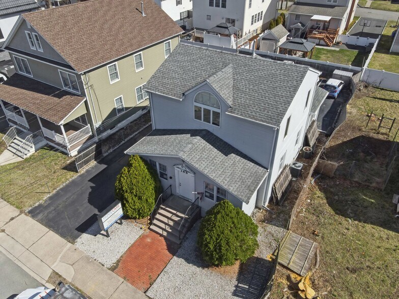 More Photos Of 188 Newark Pompton Tpke, Little Falls Office Residential For Sale