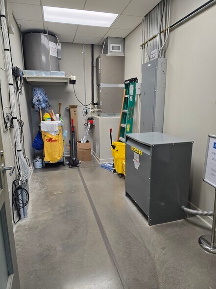 More Photos Of 5486 Airline Dr, Bossier City Office For Sale