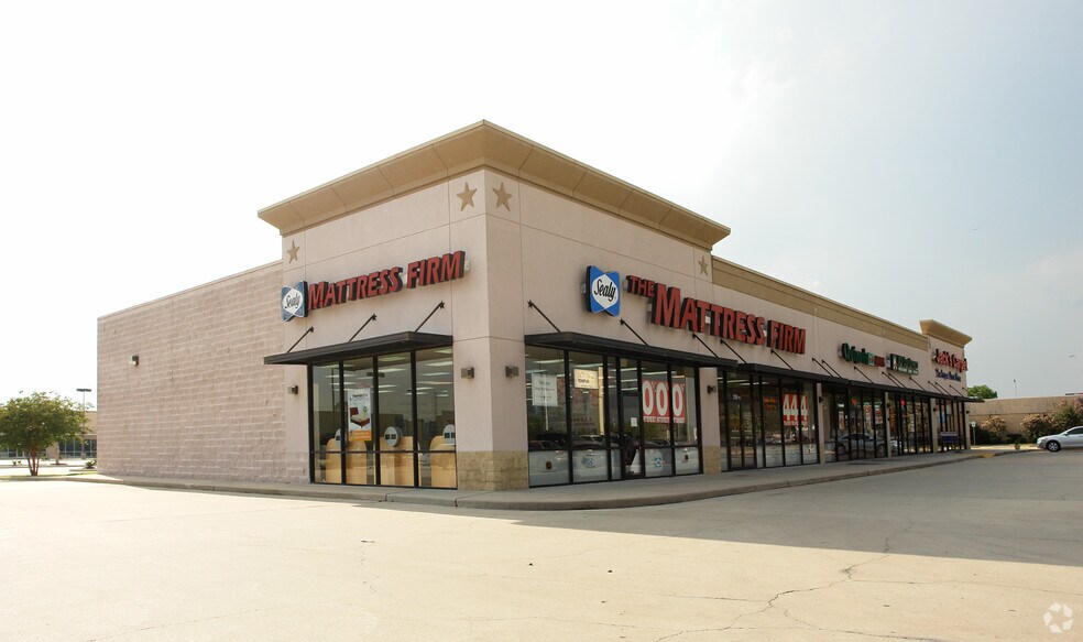 More Photos Of 4611 Garth Rd, Baytown Storefront For Lease