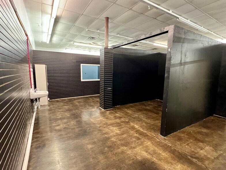 More Photos Of 3010-3012 N 14th St, Ponca City Storefront For Lease