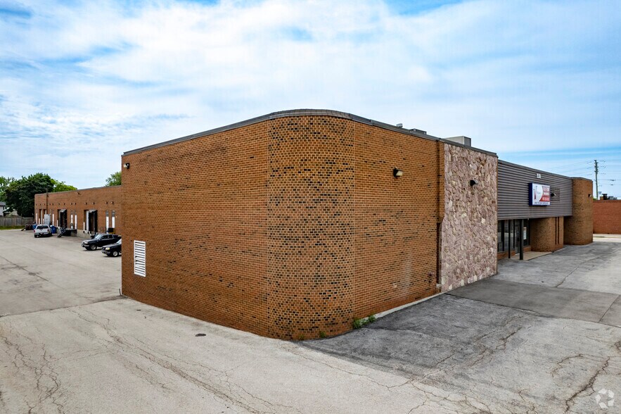 More Photos Of 2538 Speers Rd, Oakville Warehouse For Lease