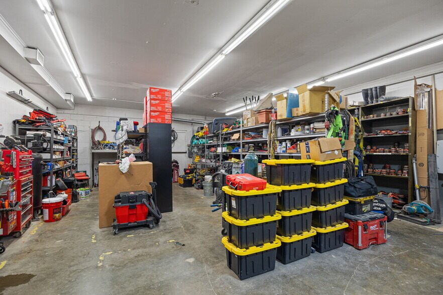 More Photos Of 2302 Highly St, Saint Joseph Warehouse For Lease