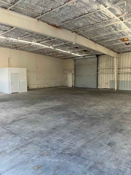 More Photos Of 3906 Arnold Ave, Naples Warehouse For Lease