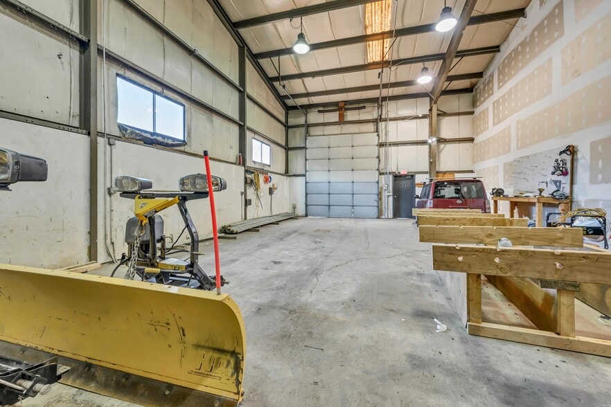 More Photos Of 8 Dunham Dr, New Fairfield Warehouse For Lease