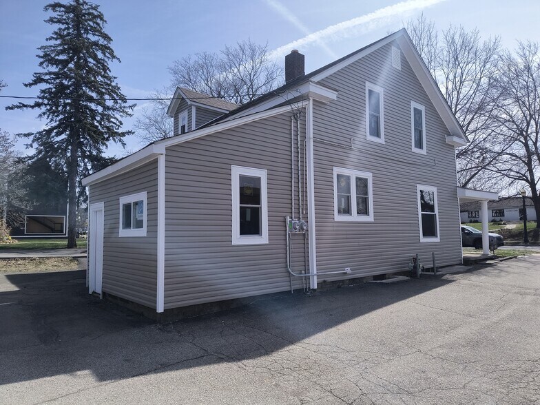More Photos Of 130 E Main St, Carmel Storefront Retail Office For Lease