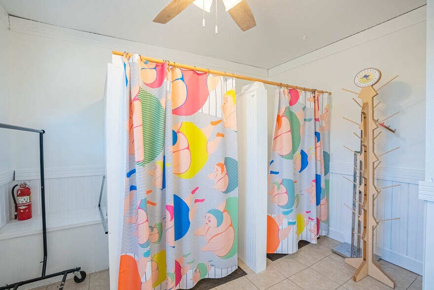 More Photos Of 8 Sunset Hills Ct, Sunrise Beach Storefront For Sale