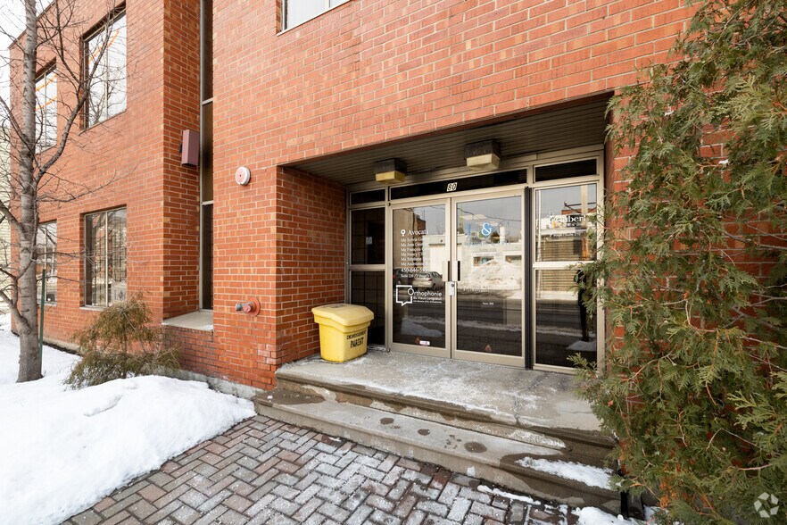 More Photos Of 80 Rue Saint-Laurent O, Longueuil Loft Creative Space For Sale