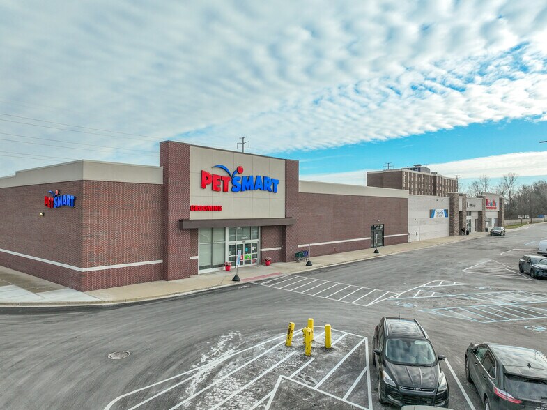 More Photos Of 23267 Eureka Rd, Taylor Freestanding For Lease