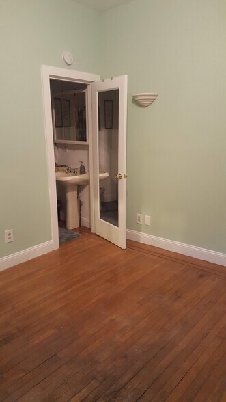 More Photos Of 1900 Aliceanna St, Baltimore General Retail For Sale