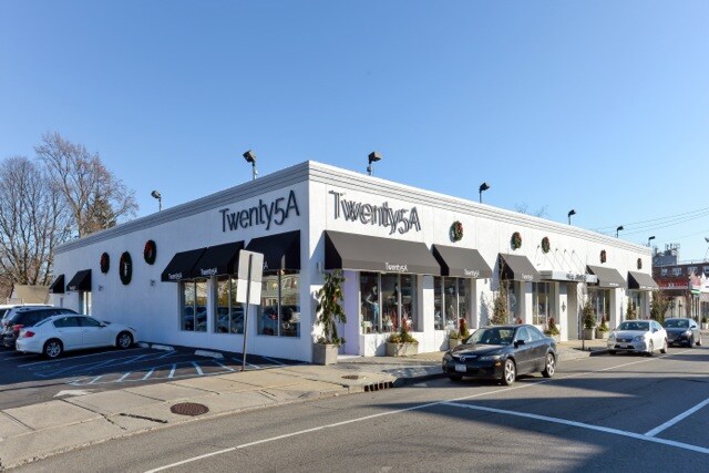 More Photos Of 648-650 Willis Ave, Williston Park Storefront For Lease