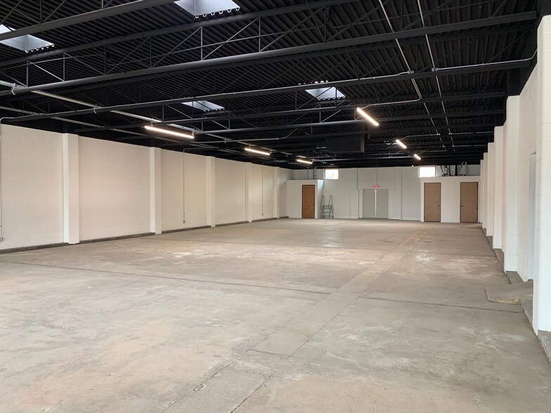 More Photos Of 2126 Irving Blvd, Dallas Showroom For Sale