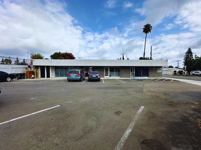 More Photos Of 2329-2335 W Sequoia Ave, Anaheim Storefront Retail Office For Lease