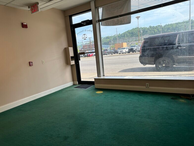 More Photos Of 1510-1520 Greenup Ave, Ashland Storefront Retail Office For Lease