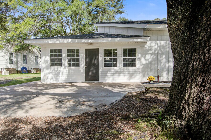 More Photos Of 500 N Pine St, Summerville Office For Sale
