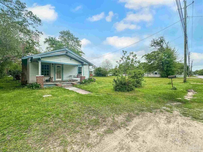 More Photos Of 5378 Alabama St, Milton Multifamily For Sale