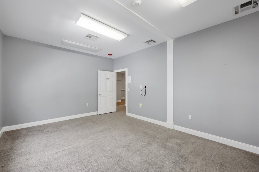 More Photos Of 6470 Georgia 400, Cumming Medical For Sale