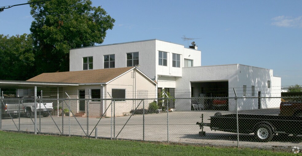 More Photos Of 135-139 Seale Rd, San Antonio Service For Lease