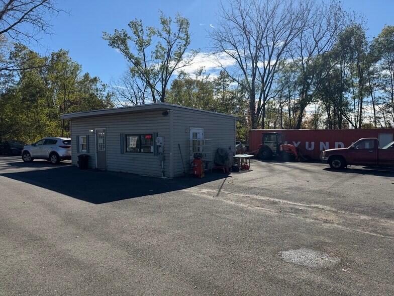 More Photos Of 1033 Riverview Dr, Walnutport Auto Dealership For Lease