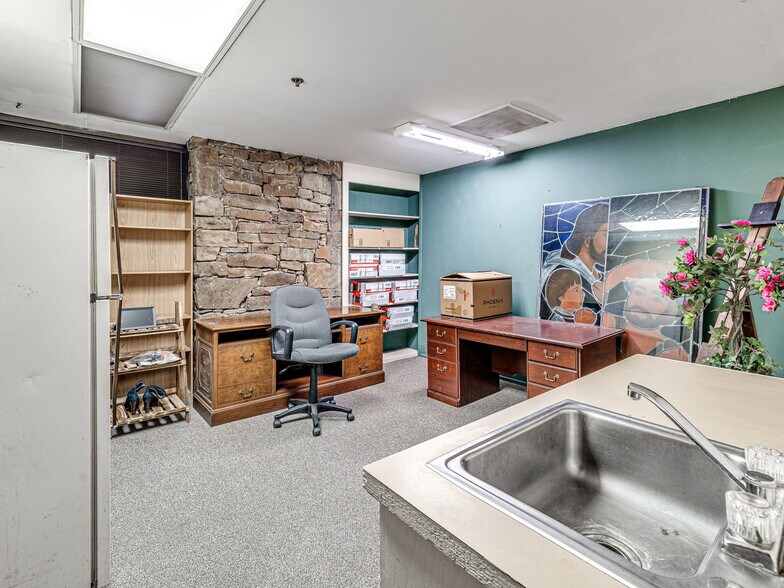 More Photos Of 6009 NW Expressway St, Oklahoma City Specialty For Sale