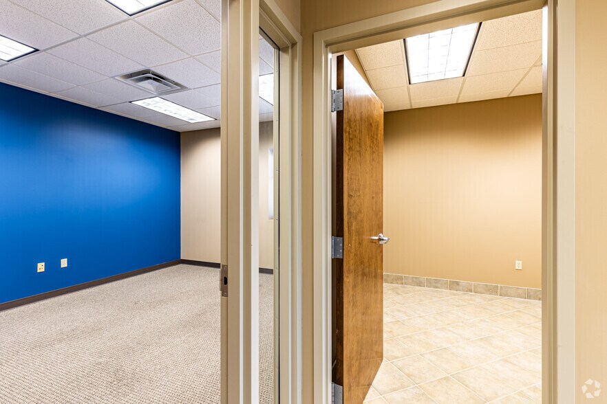 More Photos Of 831 NE Woods Chapel Rd, Lee's Summit Office For Lease