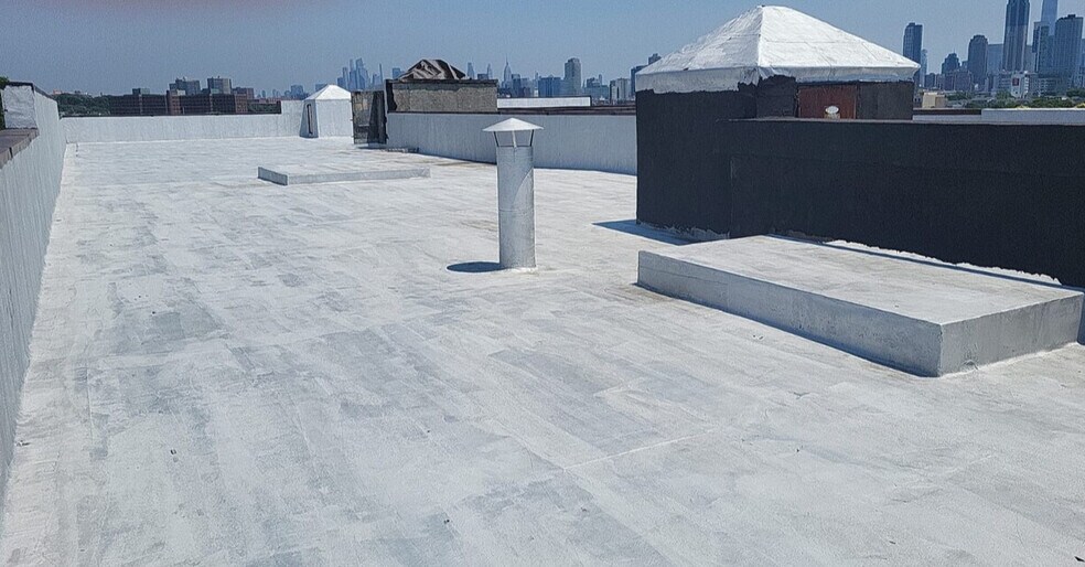 More Photos Of 26 Cornelison Ave, Jersey City Manufacturing For Lease