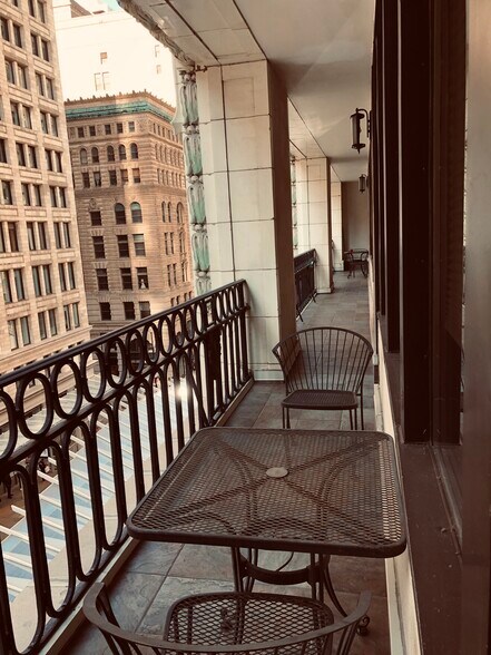 More Photos Of 17 N Wabash Ave, Chicago Office For Sale