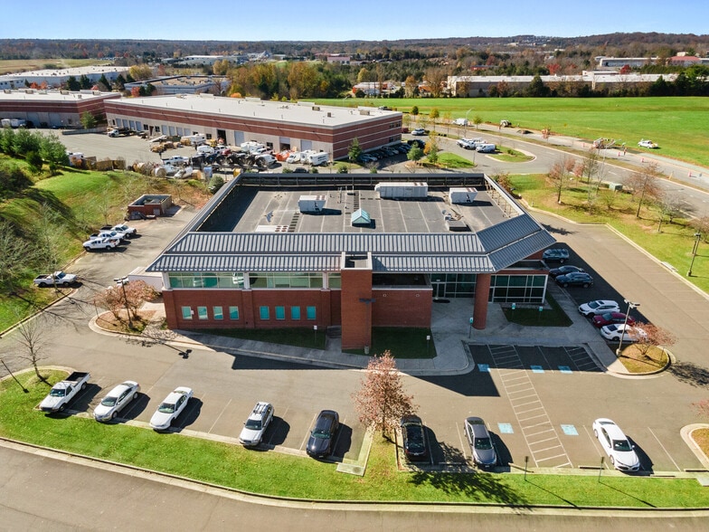 More Photos Of 10621 Gateway Blvd, Manassas Office For Lease