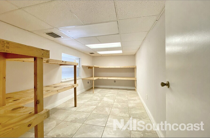 More Photos Of 1360-1396 SE Huffman Rd, Port Saint Lucie Warehouse For Lease