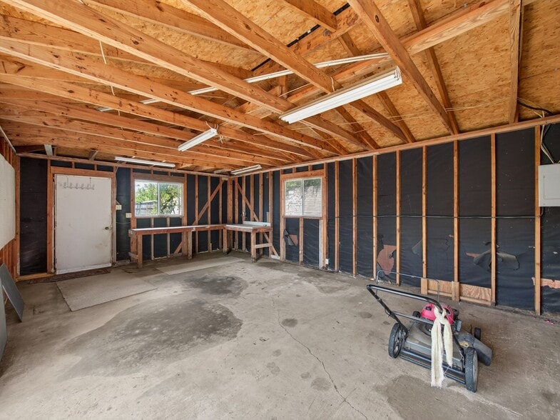 More Photos Of 1702 Lone Oak Dr, Leander Flex For Sale