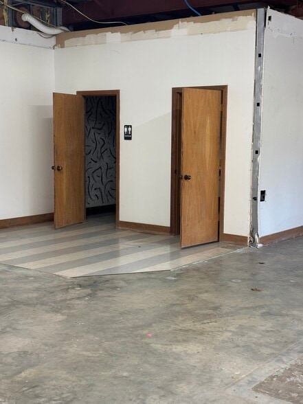 More Photos Of 5845 Walnut Grove Ln, Hickory Industrial For Lease