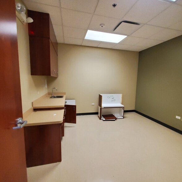 More Photos Of 1720-1790 W Golf Rd, Mount Prospect Unknown For Lease