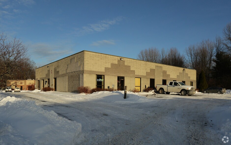 More Photos Of 200 Gateway Park Dr, Syracuse Warehouse For Lease