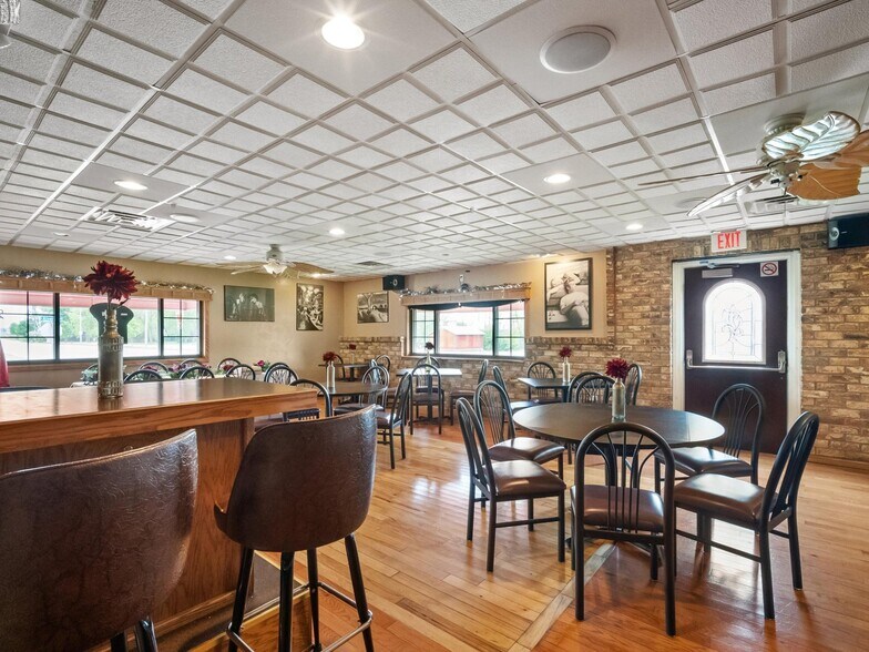 More Photos Of 1222 S Alverno Rd, Manitowoc Restaurant For Sale
