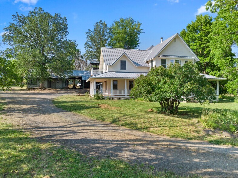 More Photos Of 48212 Clear Creek Rd, Halfway Hospitality For Sale