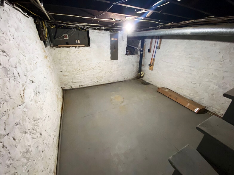 More Photos Of 19 E Kossuth St, Columbus Office Residential For Sale