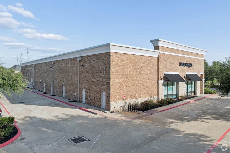 More Photos Of 18318 University Blvd, Sugar Land Storefront For Lease