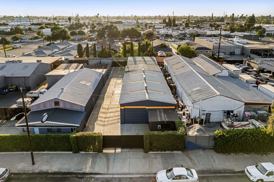 More Photos Of 15131 Illinois Ave, Paramount Warehouse For Sale