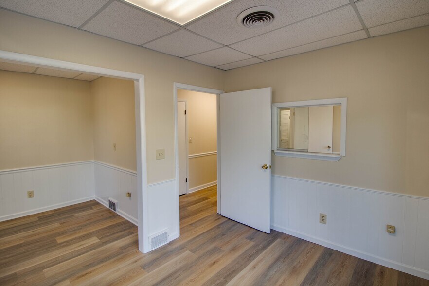 More Photos Of 202 W Main St, Glen Carbon General Retail For Sale