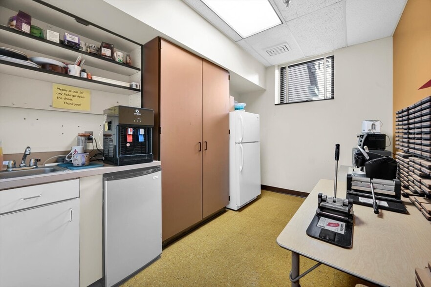 More Photos Of 855 Lincoln Ave, Northampton Office For Sale