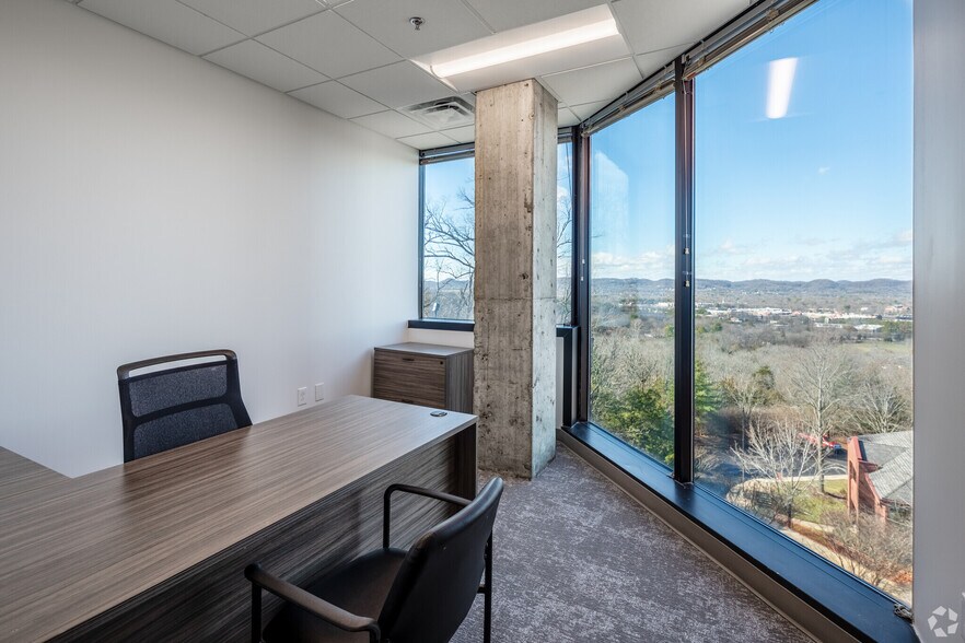 More Photos Of 214 Overlook Cir, Brentwood Office For Sale