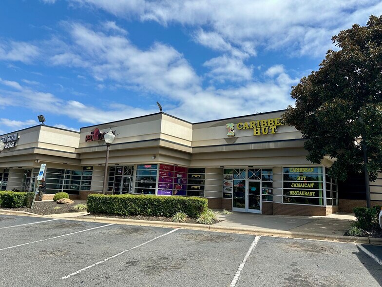 More Photos Of 204 W Woodlawn Rd, Charlotte Unknown For Lease