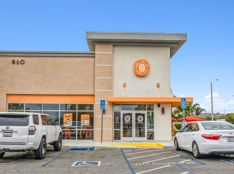 More Photos Of 860 N Main St, Corona Freestanding For Lease