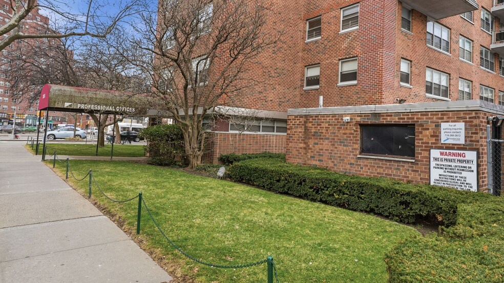 More Photos Of 7031 108th St, Forest Hills Apartments For Lease