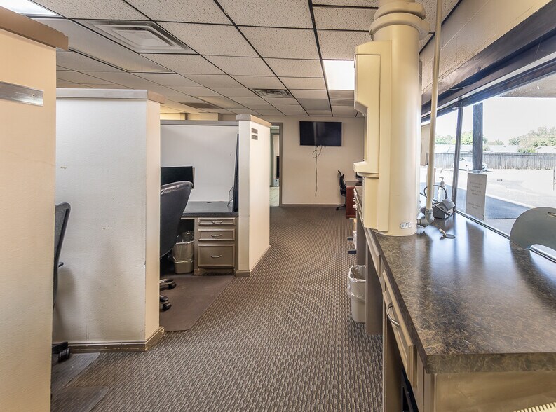 More Photos Of 2599 74th St, Lubbock Office For Sale