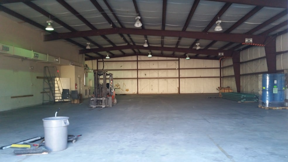 More Photos Of 17588 Hard Hat Dr, Covington Flex For Sale