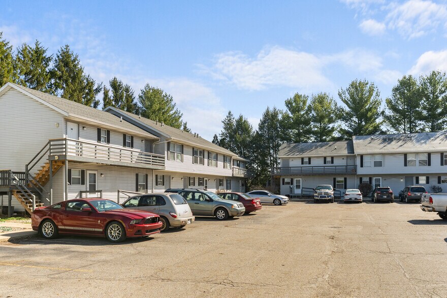 More Photos Of 652 Northgate Cir, Rochester Multifamily For Sale