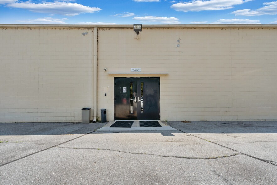 More Photos Of 2000 Virginia Ave, Collinsville Office For Lease